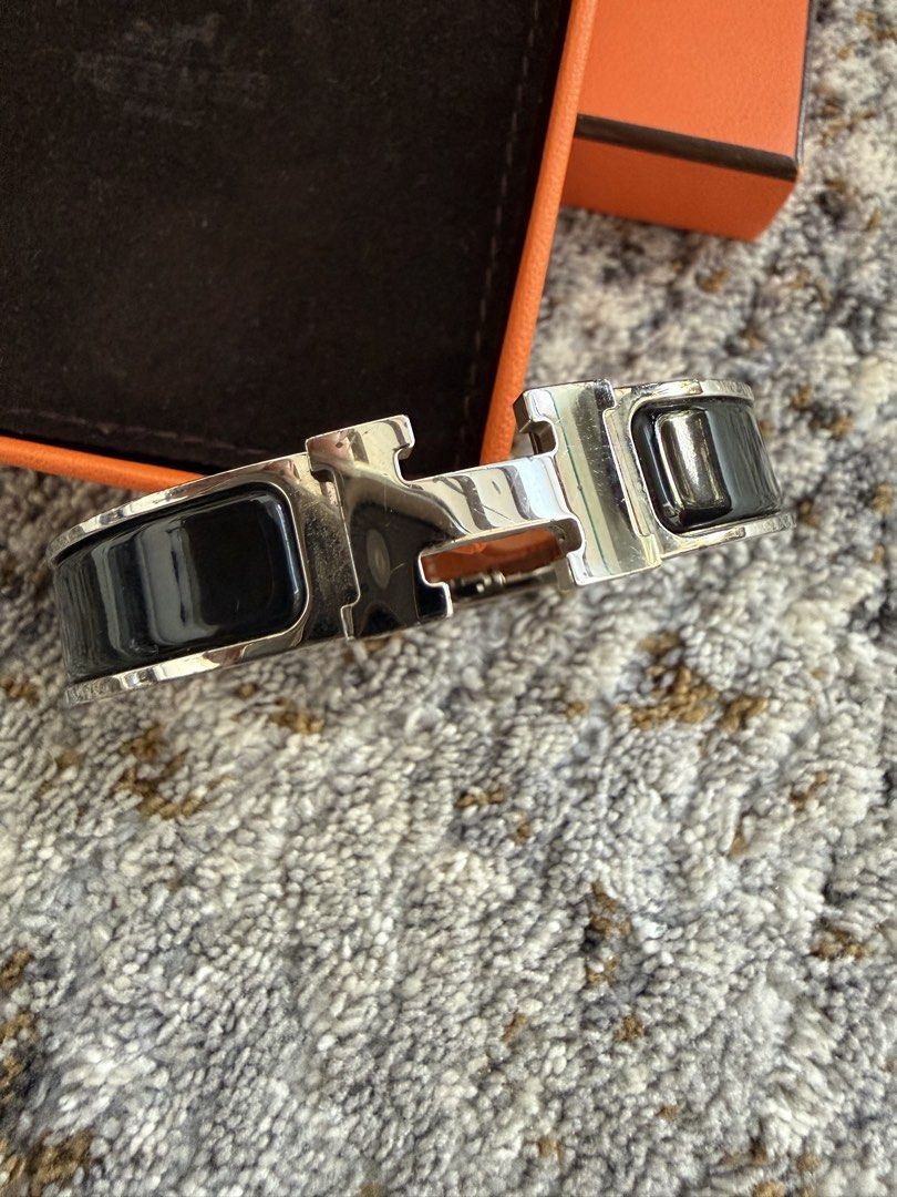 Hermes Clic H Bracelet Black Noir Pm (Category: Bracelets) located in Manila. Submitted by rmx28 (Listing ID 1425530588, Image 1). Description: Authentic Hermes Clic H Black and Steel Noir.