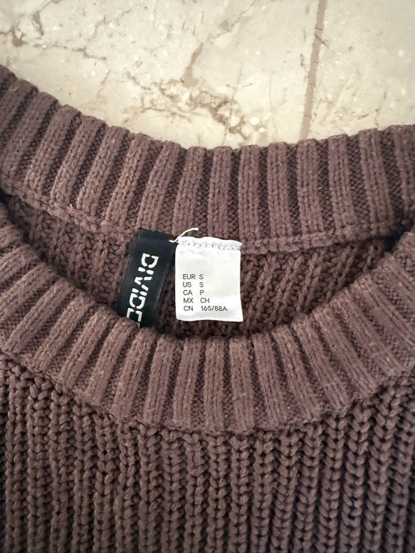 H&M Brown Knit Vest (Category: Sleeveless) located in Las Pinas. Submitted by kva13 (Listing ID 1425446606, Image 2). Description: .