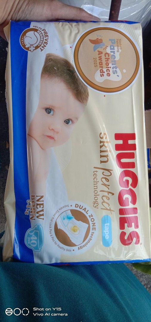 Huggies Skin Perfect Tape Diapers (Category: Diapers & Baby Wipes) located in Quezon City. Submitted by jacquesparkles (Listing ID 1425510949, Image 1). Description: 40 PCs for 200 pesos 1 pack new born buy 4 packs for 760.