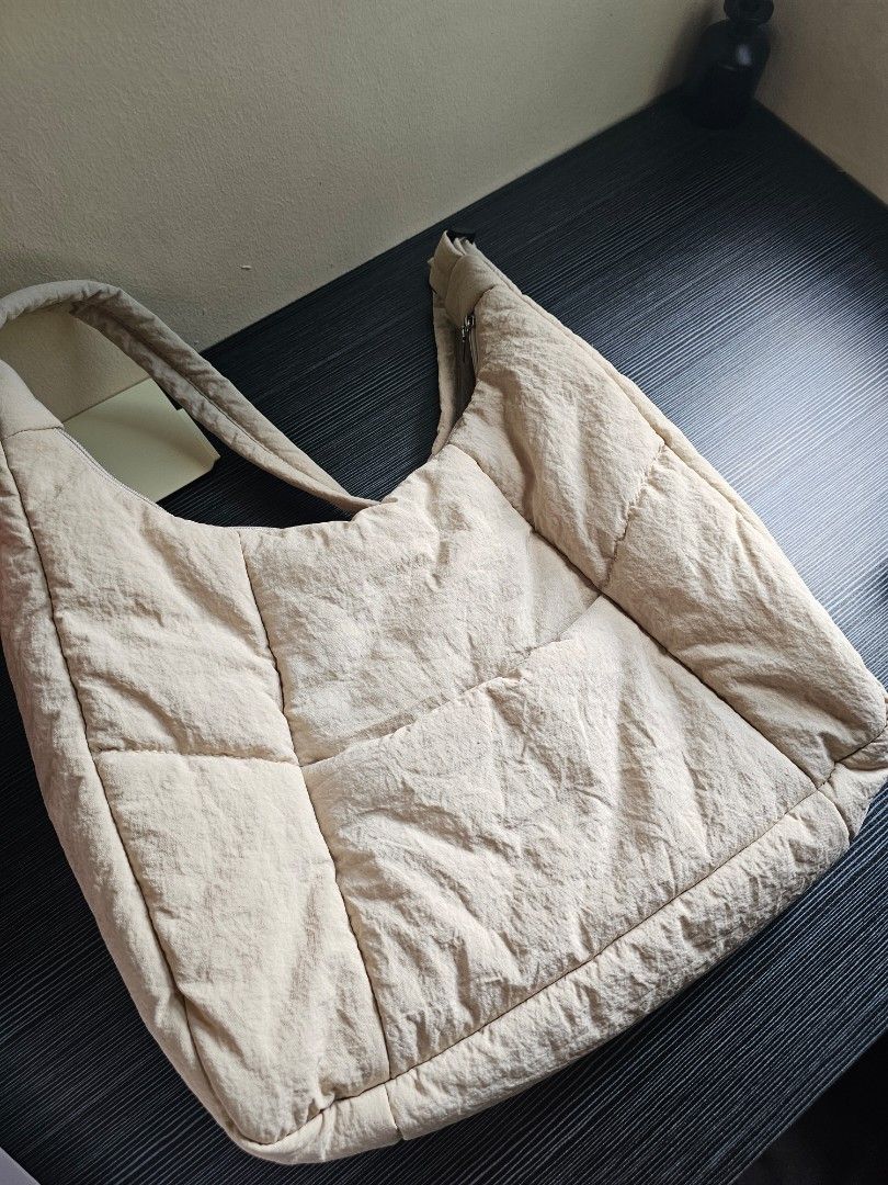 Japanese Casual Nylon Shoulder Bag (Category: Cross-body Bags) located in Manila. Submitted by ellynrcs (Listing ID 1425452244, Image 3). Description: Japanese Casual Nylon Shoulder Bag Size: 40 x 27 x 15(cm) Makapal yung pad niya sa loob perfect for tablets or laptop rfs: too many bags, need na magbawas, used it for a week lang.