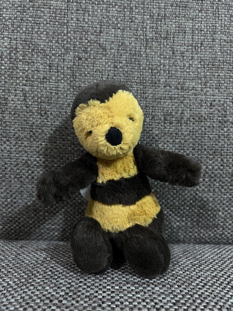 Jellycat Bee Plush Toy preloved (Category: Plushies & Soft Toys) located in Manila. Submitted by cutesypatsy (Listing ID 1425473981, Image 1). Description: - Preloved Jellycat Bee Plush Toy - Soft and cuddly material - Features classic bee design - Suitable for all ages.