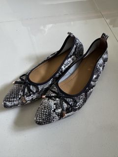(Category: ) located in . Submitted by thriftingwithsparkles (Listing ID 1425530327, Image 1). Description: .