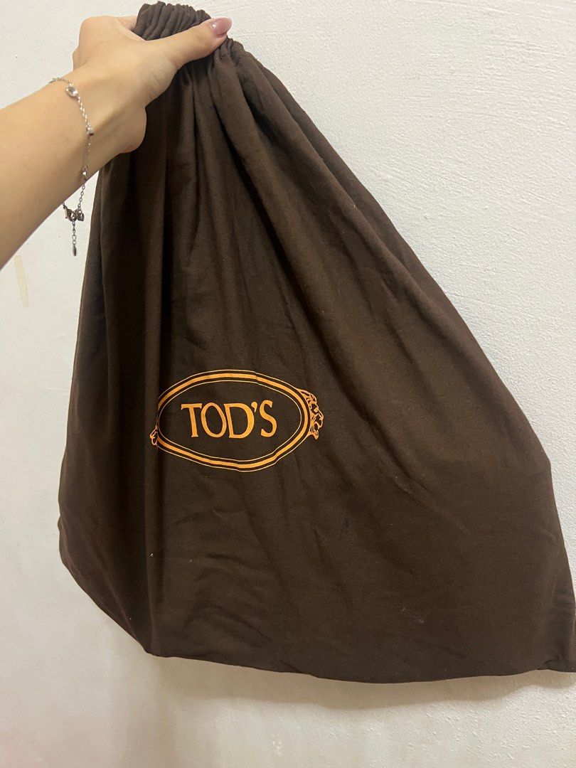 Khaki Brown Tod’s Shoulder Bag (Category: Luxury Bags & Wallets) located in Cebu City. Submitted by soy_saucee (Listing ID 1425601516, Image 2). Description: Used once, no visible flaws Rfs: no longer being used / not my style .