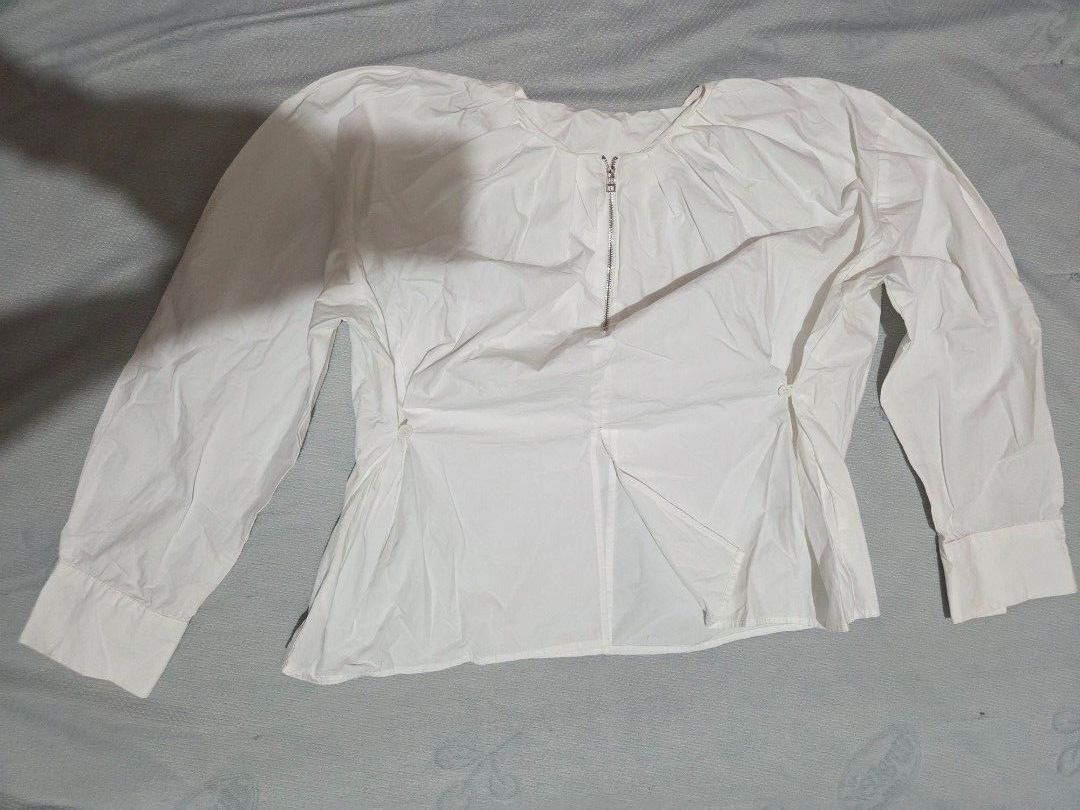 Korean Style Longsleeve Blouse (Category: Blouses) located in Manila. Submitted by declutterwtly (Listing ID 1425478553, Image 2). Description: Kindly send me your offers, TYSM! 💌 -White long sleeve blouse with a zipper closure. -Features a gathered or ruched design on the front. -Can be cinched at the back -Buttoned cuffs in sleeves. .