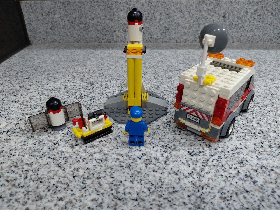 Lego City 3366 Satellite Launch Pad (Category: Lego & Building Sets) located in Pasay City. Submitted by arvinisnothere (Listing ID 1425525079, Image 2). Description: - Retired product - Pre-owned - 100% Complete - 165/165pcs - Some stickers are missing - All pieces are in good condition - WYSIWYG - What You See Is What You Get RFS: decluttering and for future funds.