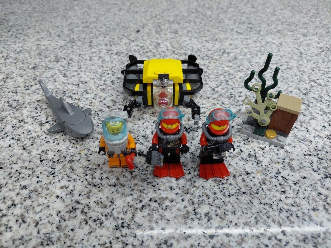 Lego City 60091 Deep Sea Starter Set (Category: Lego & Building Sets) located in Pasay City. Submitted by arvinisnothere (Listing ID 1425525700, Image 1). Description: - Retired product - Pre-owned - 100% Complete - 90/90pcs - All pieces are in good condition - WYSIWYG - What You See Is What You Get RFS: decluttering and for future funds.