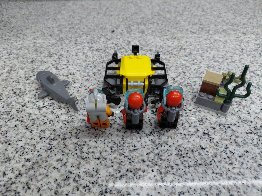 Lego City 60091 Deep Sea Starter Set (Category: Lego & Building Sets) located in Pasay City. Submitted by arvinisnothere (Listing ID 1425525700, Image 2). Description: - Retired product - Pre-owned - 100% Complete - 90/90pcs - All pieces are in good condition - WYSIWYG - What You See Is What You Get RFS: decluttering and for future funds.