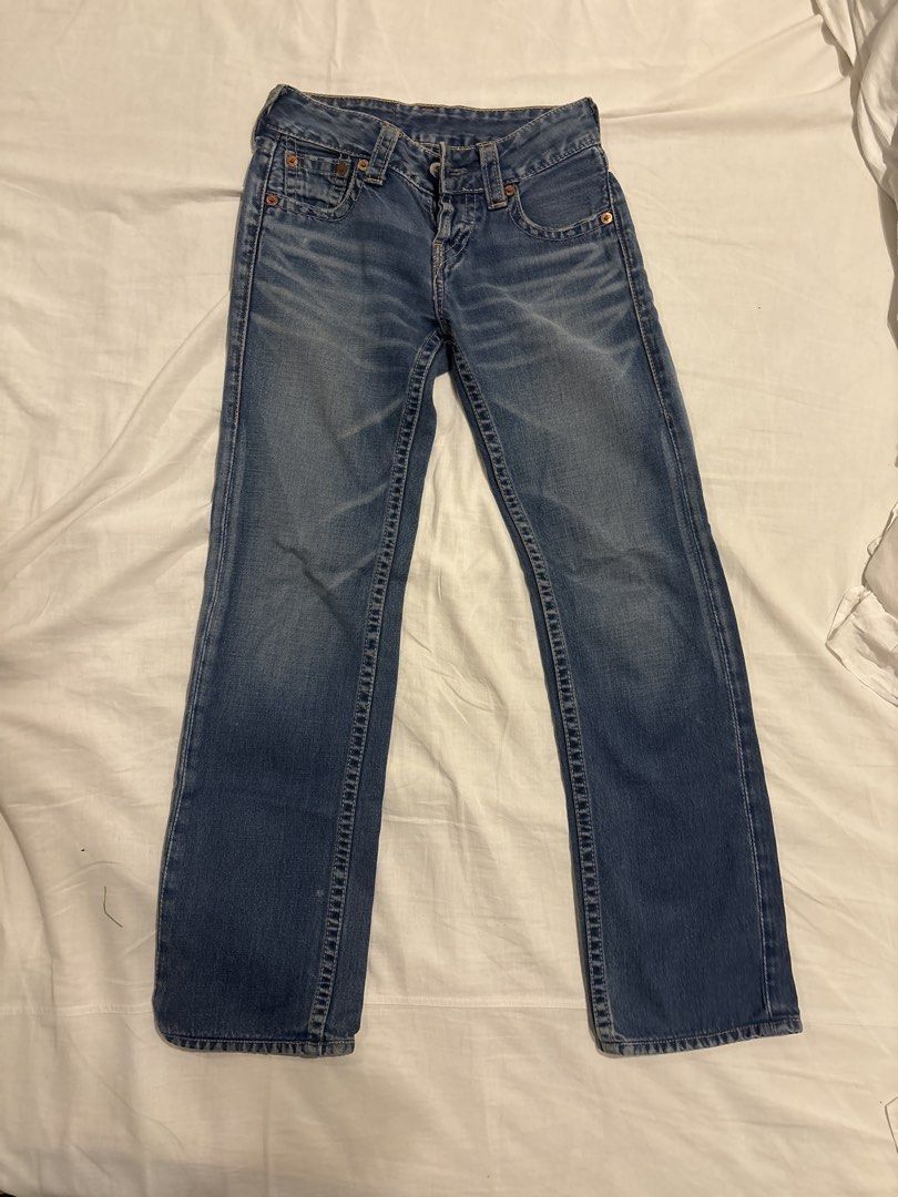 Levi's low waist straight jeans (Category: Jeans) located in Manila. Submitted by kianahenar84422 (Listing ID 1425584358, Image 3). Description: 26 waistline Straight cut.