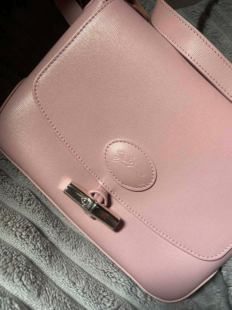 Longchamp Le Roseau Crossbody Bag (Category: Luxury Bags & Wallets) located in Carmona. Submitted by jdmsoriano (Listing ID 1425612387, Image 2). Description: Longchamp Le Roseau Crossbody Bag 9/10 Condition Used once 100% Original .