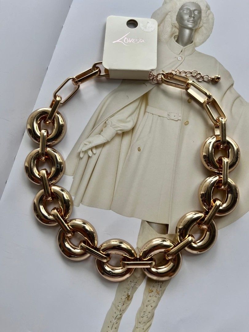 Lovisa Chunky Chain Necklace (Category: Necklaces) located in Mandaluyong City. Submitted by wardrobe.trunk (Listing ID 1425492406, Image 1). Description: LOVISA Chunky Gold Chain Necklace Price: ₱850 Bold statement necklace featuring oversized interlocking gold links that create a striking yet elegant look. The high-shine finish gives it a polished, luxe feel, while the adjustable clasp allows for a comfortable fit. Perfect for elevating simple 