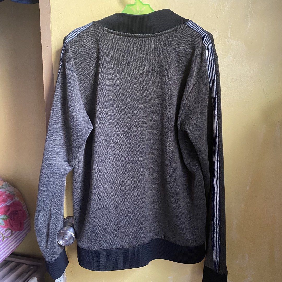 Loyal Supplies Goods + Gen Merch Jacket - Medium (Category: Coats, Jackets and Outerwear) located in Manila. Submitted by 0013mariane (Listing ID 1425467127, Image 3). Description: 📍Payment First Via Gcash 📍Tayuman Manila 📍Shipping fee charge to buyer via J&T Express or Lalamove 📍Open for meet up/ pick up around Tayuman Manila only .