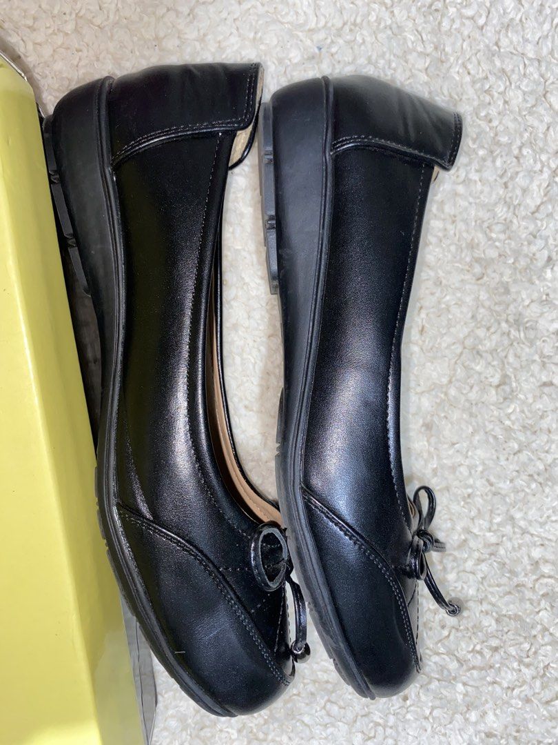 Figlia Madelyn Black Flats Size 41 (Category: Flats & Sandals) located in Caloocan City. Submitted by declutterbycha (Listing ID 1425567164, Image 3). Description: -used once -bought for 1299 RFS: Masyadong maluwag for me 💰MODE OF PAYMENT: Unionbank, Gotyme, Gcash 📦MODE OF DELIVERY: J & T Express, Grab, Lalamove .