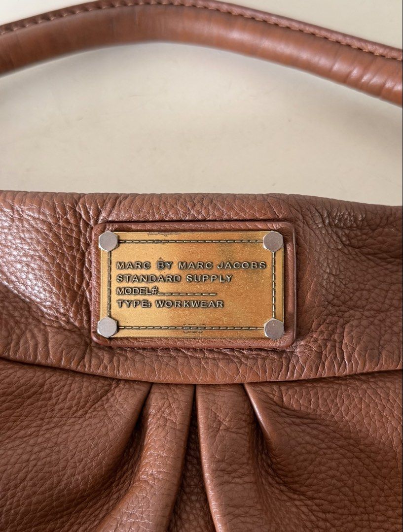 ❗️SALE❗️ (Category: Luxury Bags & Wallets) located in Quezon City. Submitted by megchrisanne (Listing ID 1425477643, Image 3). Description: Still in excellent condition No inclusion First to pay Courier Lalamove/LBC BDO/Gcash Payment.