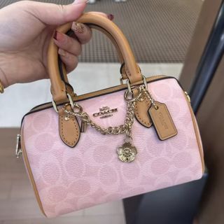 (Category: ) located in . Submitted by zaza.shopz (Listing ID 1425610222, Image 1). Description: .