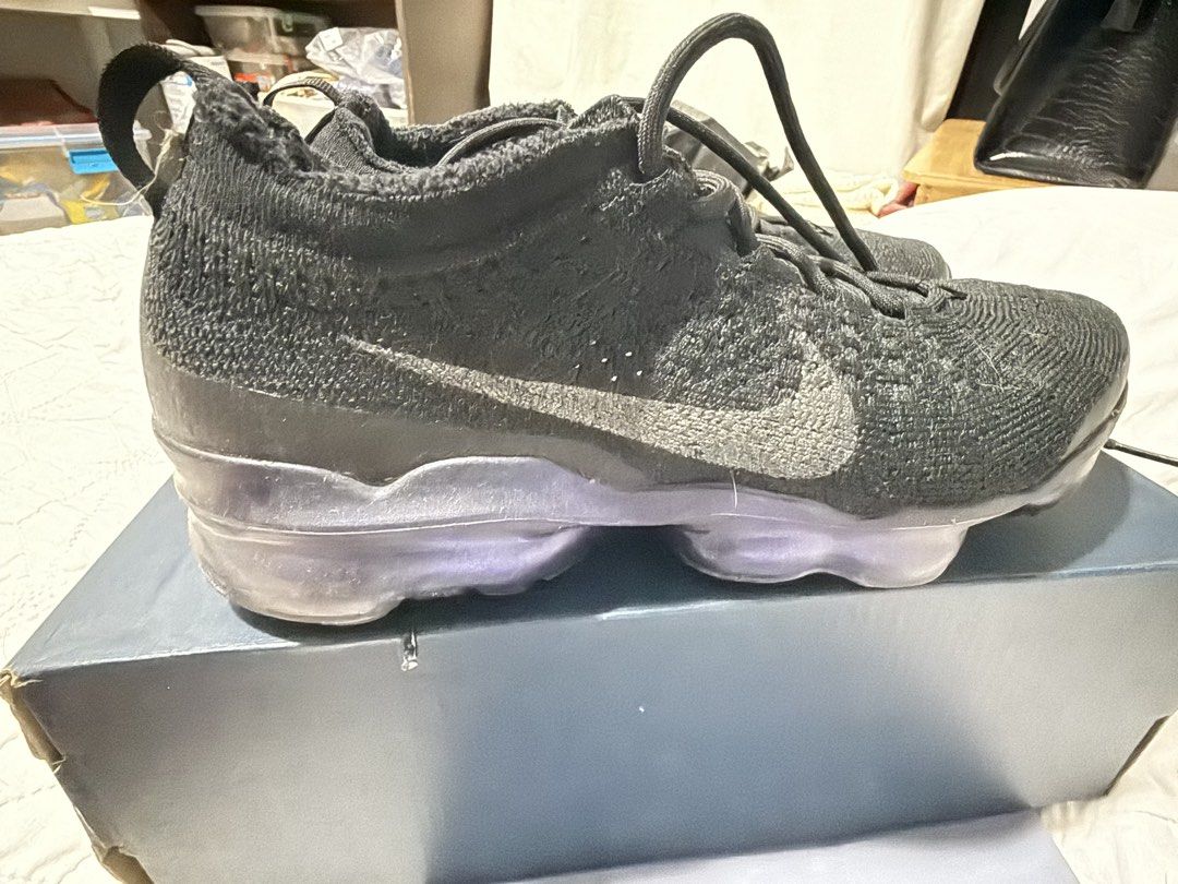 Nike Air VaporMax Flyknit Sneakers (Category: Sneakers) located in Mabalacat. Submitted by .jellyfish_ (Listing ID 1425628659, Image 2). Description: .