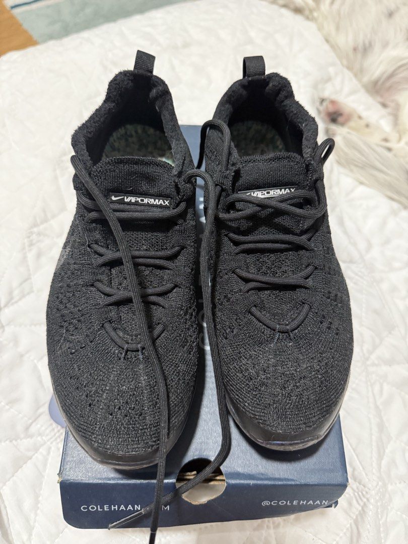 Nike Air VaporMax Flyknit Sneakers (Category: Sneakers) located in Mabalacat. Submitted by .jellyfish_ (Listing ID 1425628659, Image 1). Description: .