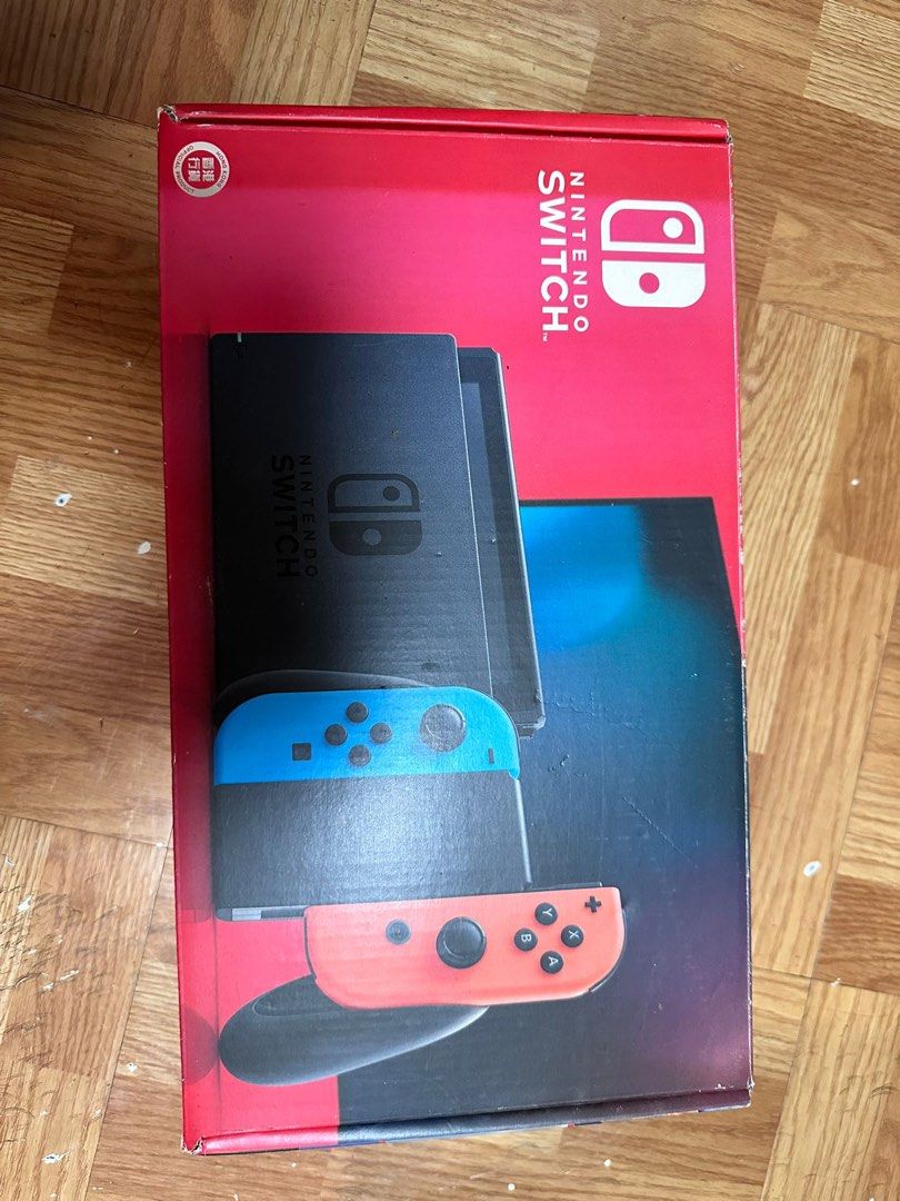 Nintendo Switch 主機 （分類：Nintendo 任天堂）位於 Hong Kong。 由 faxkit 提交（商品編號 1425598587，圖片 3）。簡介： 包裝完整，所有配件均未拆封。盒子上印有型號 HAC-001，以及其他配件的型號。主機外盒為紅色，印有 Nintendo Switch 字樣。。