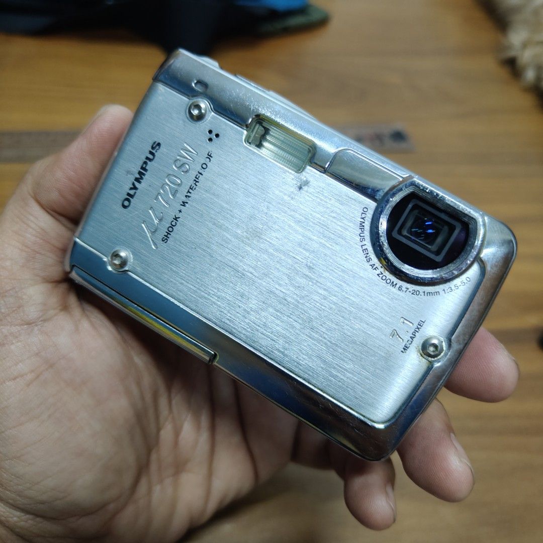 Olympus µ 720 SW Digital Camera (Category: Cameras) located in Manila. Submitted by rossinicalabig (Listing ID 1425515579, Image 2). Description: 3500 Pesos only. Olympus µ 720 SW digital camera. Features 7.1 megapixels, shockproof, and waterproof. Includes a charger and battery. The camera has a silver finish and a built-in flash. It has a screen on the back for viewing photos. The camera has a USB port and other ports for connectivity. Issue: F