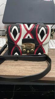 (Category: ) located in . Submitted by glamsquad (Listing ID 1425589755, Image 1). Description: .
