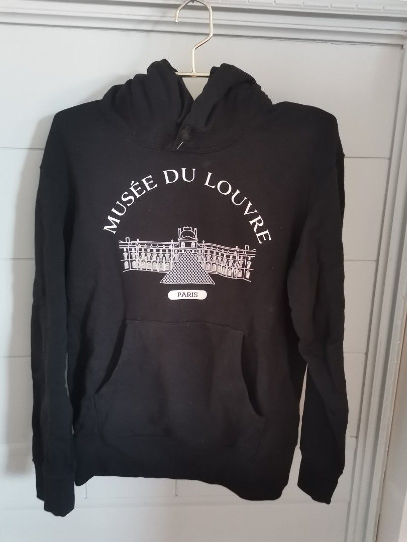 original uniqlo hoodie (Category: Coats, Jackets and Outerwear) located in Quezon City. Submitted by charlottescollection (Listing ID 1425496579, Image 1). Description: original uniqlo hoodie worn once and stored.