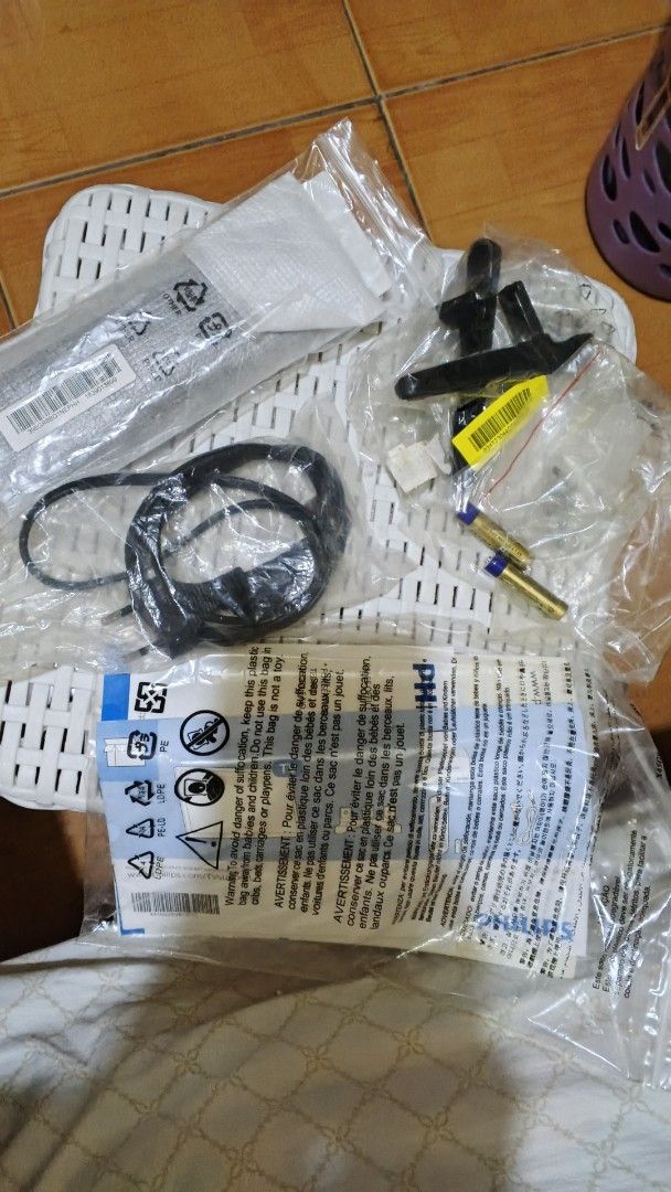 Philips 22PFA5403/71 Full HD LED TV (Category: TV) located in Quezon City. Submitted by buyers.inc (Listing ID 1425475384, Image 1). Description: Complete. Well used. Good working Condition. Looks new. Free wall bracket. 4k na lang, slightly nego for sure buyers. Thanks! .