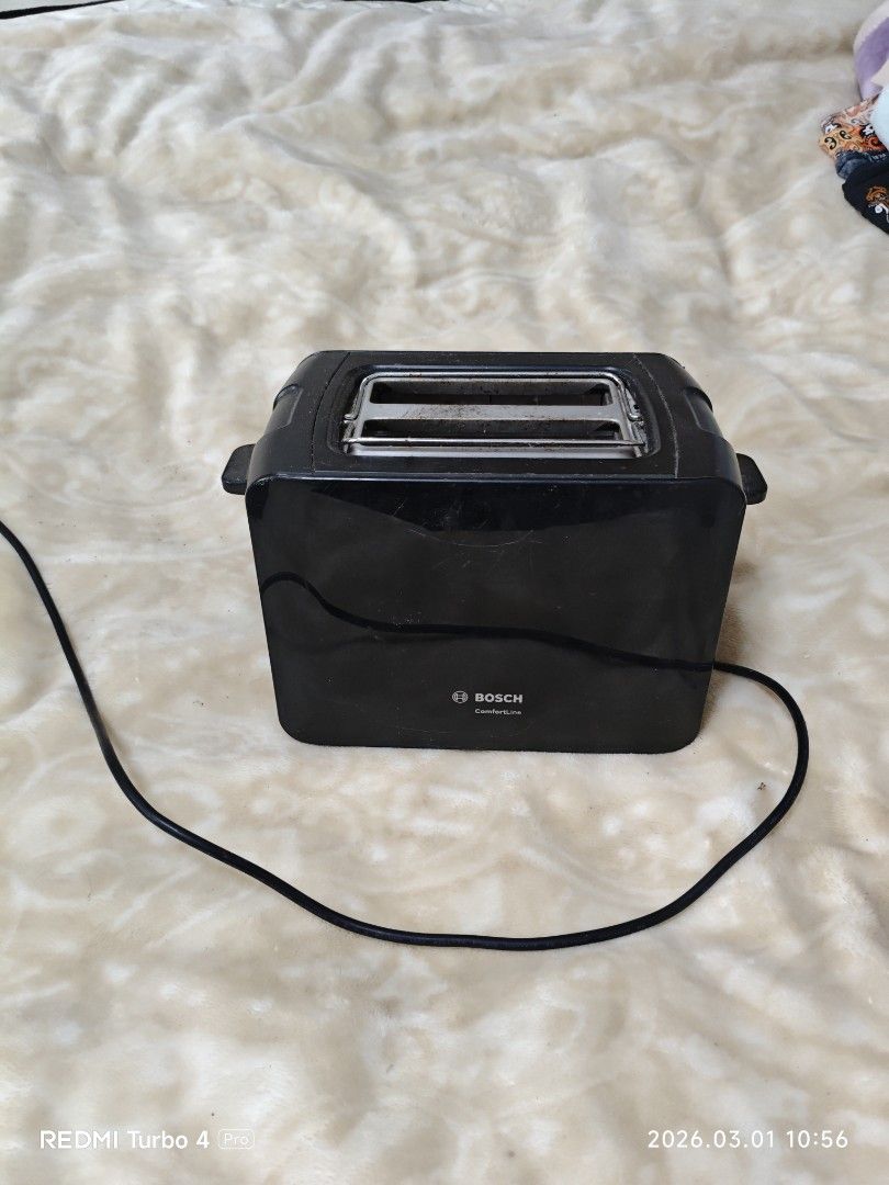 Philips and Bosch Toasters (Category: Ovens & Toasters) located in Cagayan de Oro. Submitted by kimz.vintage_90.s_haulz (Listing ID 1425592939, Image 2). Description: with shipping fee.
