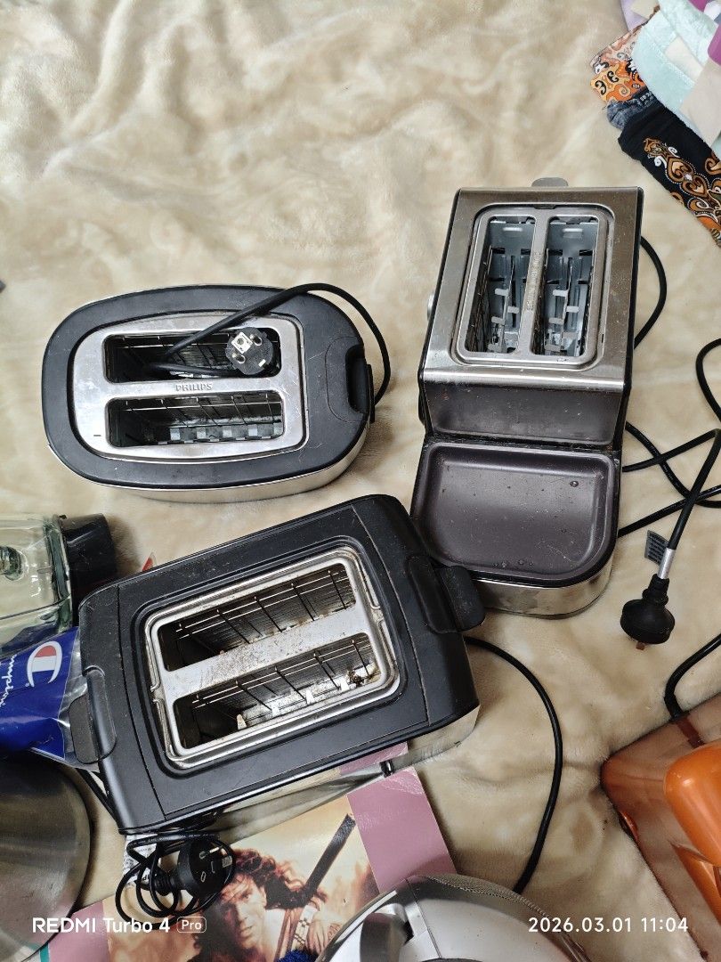 Philips and Bosch Toasters (Category: Ovens & Toasters) located in Cagayan de Oro. Submitted by kimz.vintage_90.s_haulz (Listing ID 1425592939, Image 1). Description: with shipping fee.