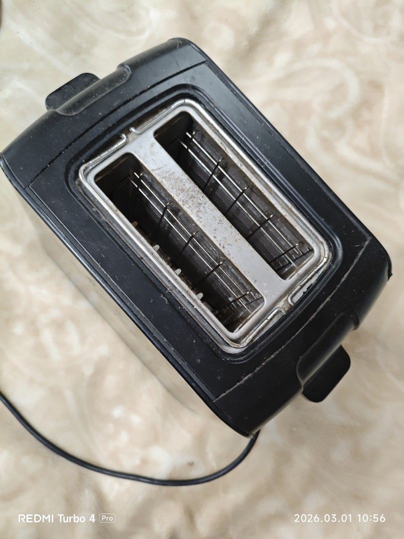 Philips and Bosch Toasters (Category: Ovens & Toasters) located in Cagayan de Oro. Submitted by kimz.vintage_90.s_haulz (Listing ID 1425592939, Image 3). Description: with shipping fee.