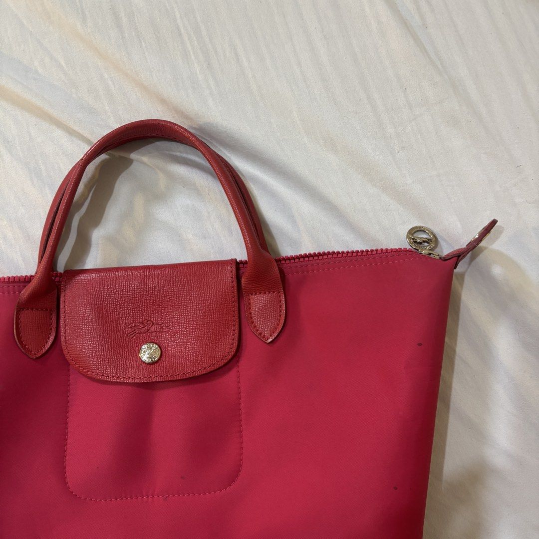 Pink Longchamp Le Pliage Tote Bag (Category: Luxury Bags & Wallets) located in Quezon City. Submitted by ana.declutters (Listing ID 1425453446, Image 2). Description: Well used, with a stains and without the left silver hook. please see photos, feel free to message if you have any questions.