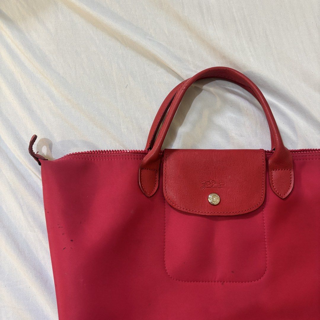 Pink Longchamp Le Pliage Tote Bag (Category: Luxury Bags & Wallets) located in Quezon City. Submitted by ana.declutters (Listing ID 1425453446, Image 3). Description: Well used, with a stains and without the left silver hook. please see photos, feel free to message if you have any questions.