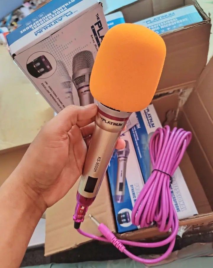 Platinum KS-9000H Dynamic Microphone (Category: Microphones) located in Cebu City. Submitted by gracemarvin06 (Listing ID 1425454077, Image 1). Description: Platinum KS-9000H dynamic microphone. Includes a pink cable and orange foam cover. The microphone is gold and silver in color. The box is included. Perfect for vocal concerts, narration, and gathering news..