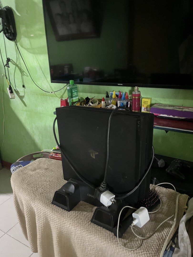 PlayStation 4 Console with Charging Dock (Category: PlayStation) located in San Fernando. Submitted by mike_2043 (Listing ID 1425573511, Image 1). Description: Ps4 pro 1tb.