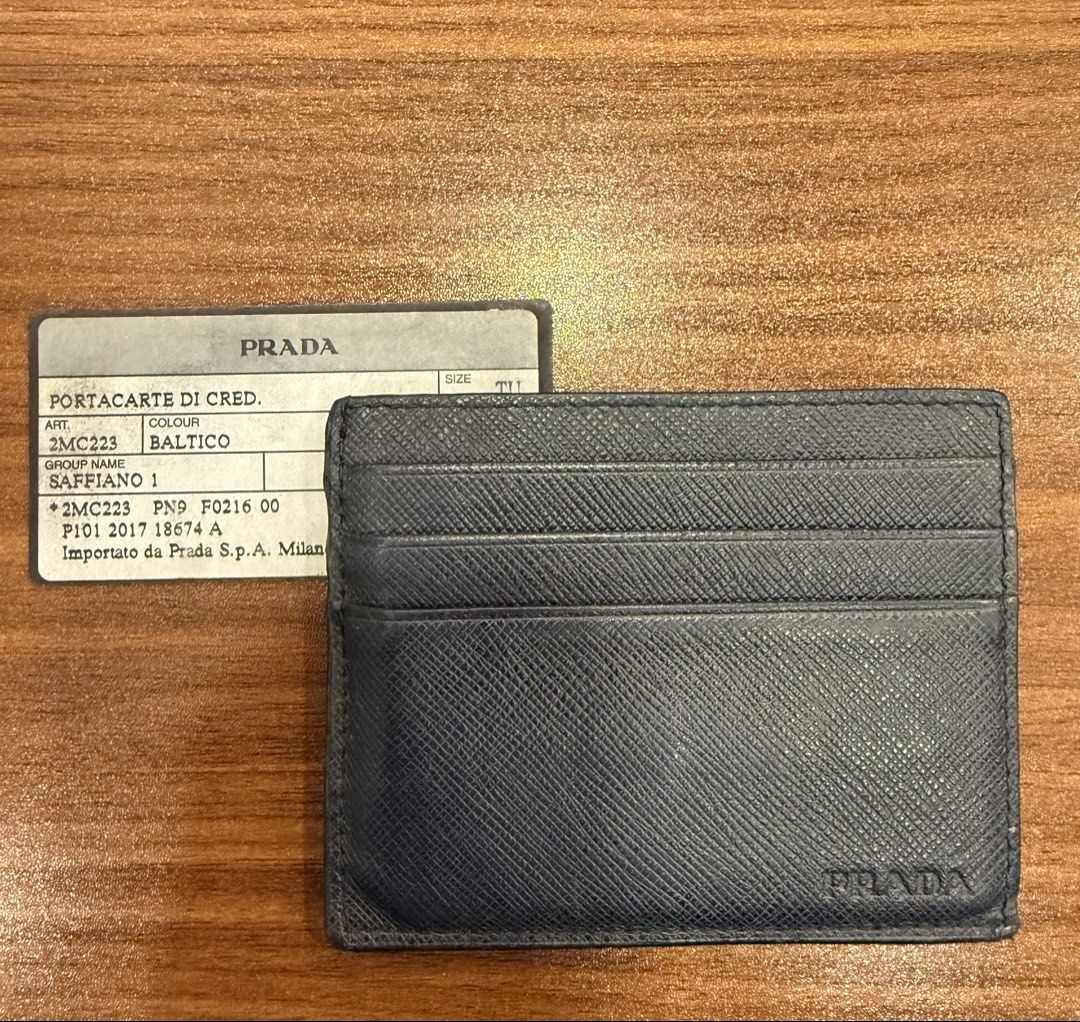Prada Saffiano Card Holder (Category: Luxury Bags & Wallets) located in Pasig City. Submitted by closet_finds1 (Listing ID 1425468680, Image 3). Description: Comes with box Price negotiable.