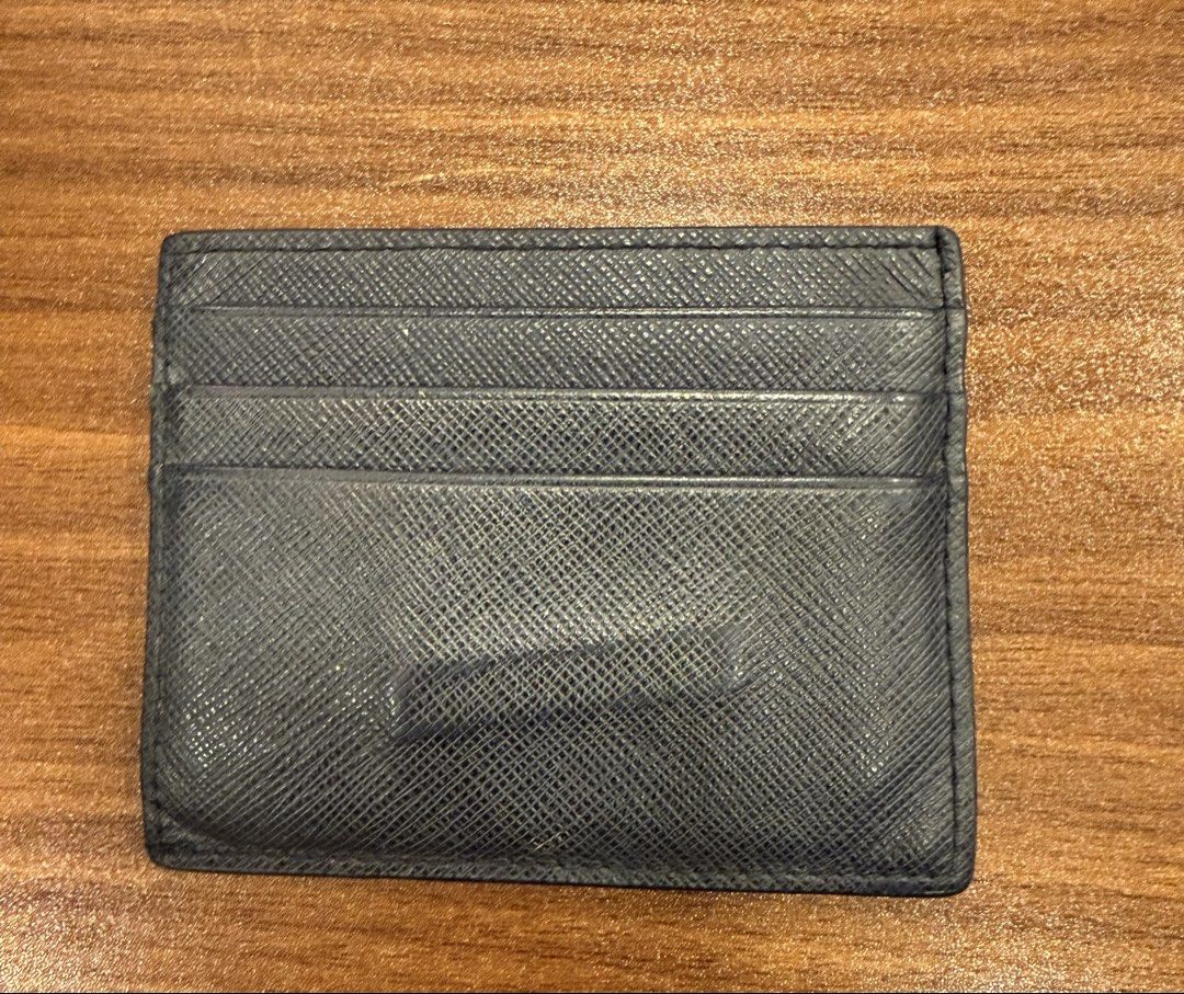 Prada Saffiano Card Holder (Category: Luxury Bags & Wallets) located in Pasig City. Submitted by closet_finds1 (Listing ID 1425468680, Image 2). Description: Comes with box Price negotiable.