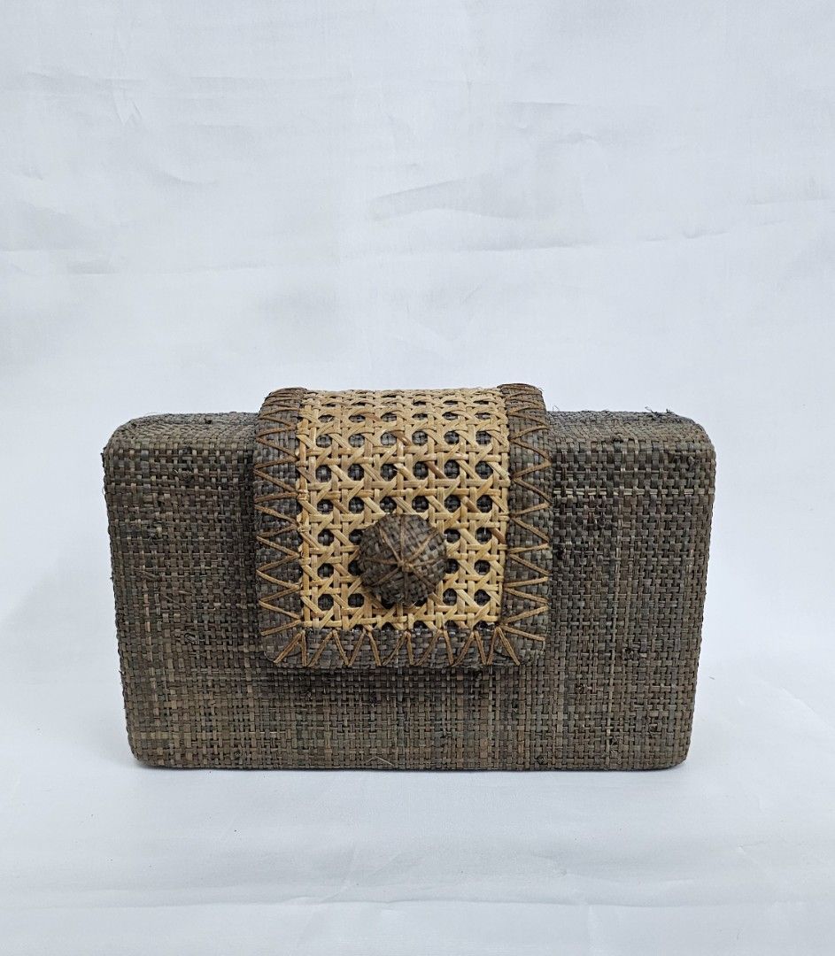 Raffia Woven Clutch Bag #26305 (Category: Clutches) located in Quezon City. Submitted by ilovenystuff (Listing ID 1425481025, Image 3). Description: raffia clutch with solihiya flap, gold chain.