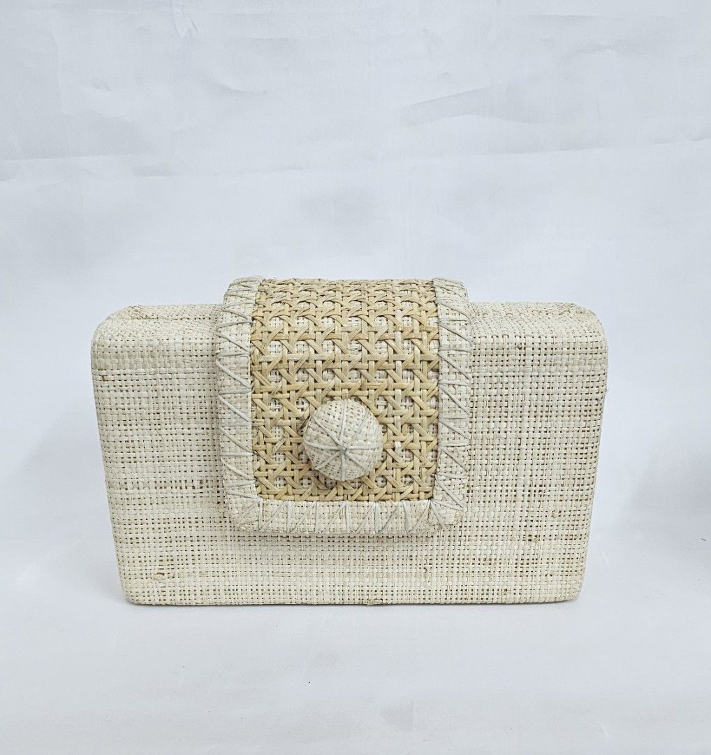Raffia Woven Clutch Bag #26305 (Category: Clutches) located in Quezon City. Submitted by ilovenystuff (Listing ID 1425481025, Image 1). Description: raffia clutch with solihiya flap, gold chain.