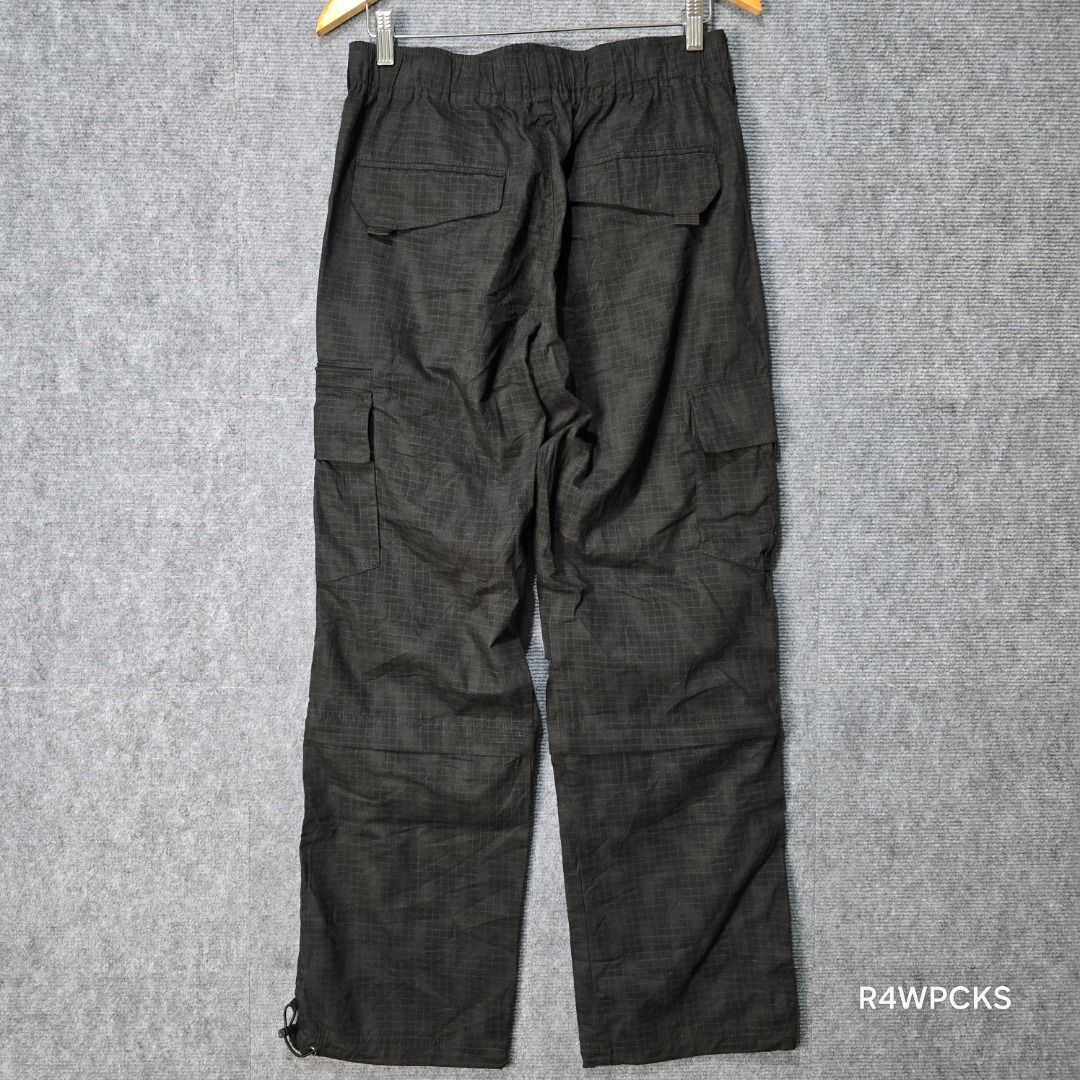 RANDOM JAPAN CONVERTIBLE GRID CAMOUFLAGE CARGO UTILITY PANTS (Category: Chinos) located in San Mateo. Submitted by r4wpcks (Listing ID 1425600715, Image 2). Description: Size on Tag: L Best Fit: 31 - 33 Waist: 31 - 34 inches Length: 41 | 27.5 inches Leg Hole / Hem: 9 | 9.5 inches Condition: 9/10 Color Rate: 9/10 Issue: Cut off built in belt COLOR MAY VARY DUE TO LIGHTING Location: San Mateo Rizal, near Marikina J&T/Lalamove courier, shipping fee 