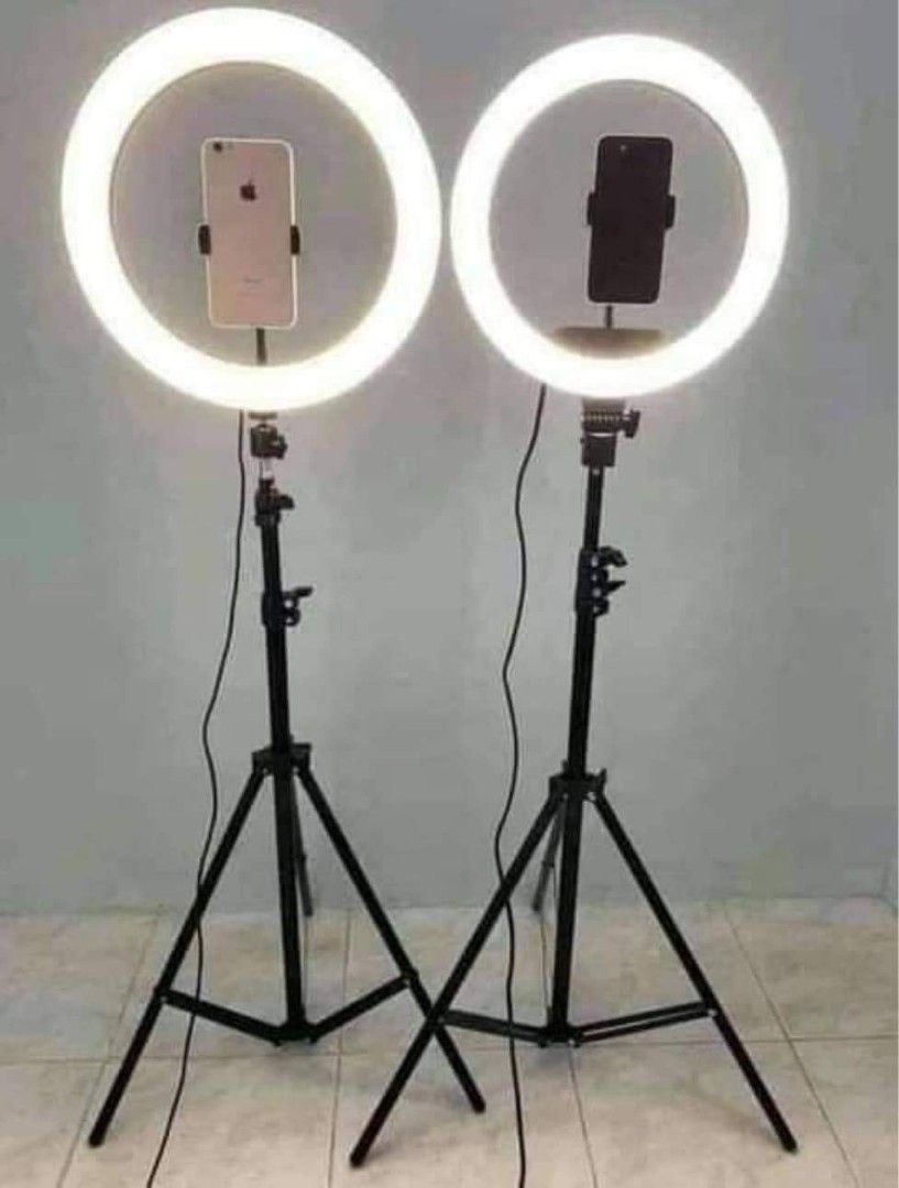 Ringlight with Stand (Category: Lighting) located in Cebu City. Submitted by gracemarvin06 (Listing ID 1425543151, Image 3). Description: - Ringlight with Stand - Provides even and flattering lighting - Ideal for photos, videos, and live streaming - Adjustable stand for versatile use.