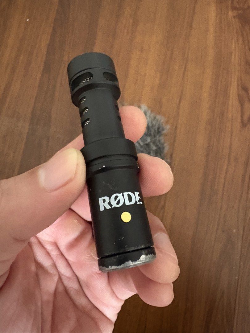 Rode VideoMic Me-L Microphone (Category: Microphones) located in Manila. Submitted by PragmaArchitect (Listing ID 1425487357, Image 2). Description: RØDE VideoMic Me-L Compact Microphone (for iPhone/iPad) High-quality portable mic designed for Apple devices with Lightning connector—perfect for vlogging, interviews, and mobile content creation. • Model: RØDE VideoMic Me-L • Connector: Lightning (plug-and-play with iPhone/iPad) • Type: Directional 