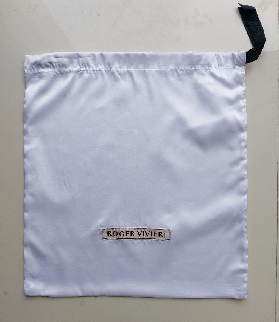 Roger Vivier Dust Bag (Category: Luxury Bags & Wallets) located in Lapu Lapu. Submitted by agnesapm_29813 (Listing ID 1425572232, Image 2). Description: Still in very good condition. Measurements: width-14 inches, height-15 inches. .