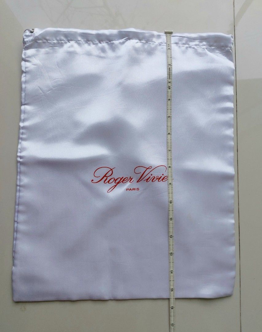 Roger Vivier Dust Bag (Category: Luxury Bags & Wallets) located in Lapu Lapu. Submitted by agnesapm_29813 (Listing ID 1425572888, Image 3). Description: Still in very good condition. Measurements: width-12.5 inches, height-15.5 inches. .