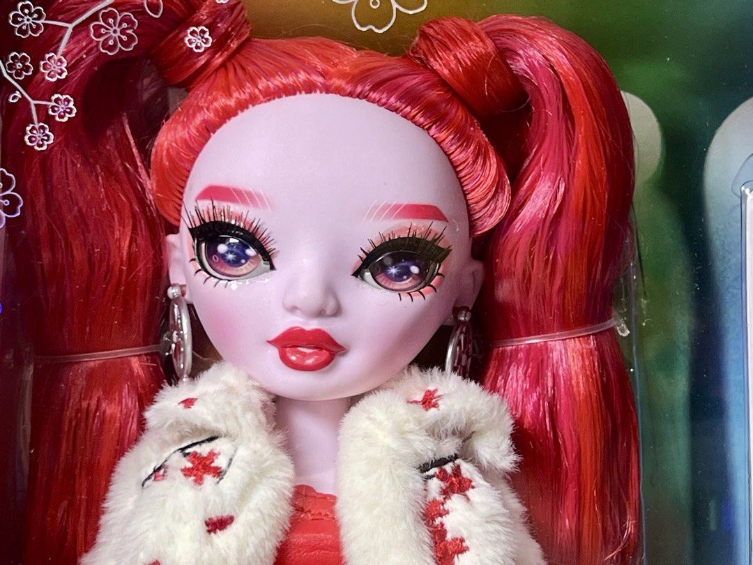Shadow High Doll - Rosie Redwood (Category: Figurines & Statues) located in Quezon City. Submitted by dollbiz (Listing ID 1404161874, Image 2). Description: .