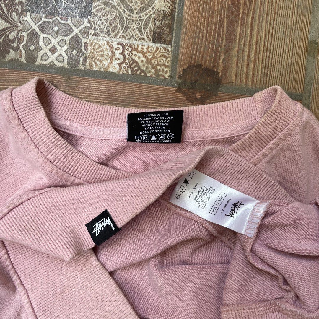 Stussy Crewneck Sweatshirt (Category: Coats, Jackets and Outerwear) located in Minglanilla. Submitted by starrmoonn (Listing ID 1425516081, Image 3). Description: .