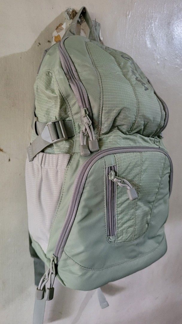 Tenba DNA 8 Messenger Camera Bag (Category: Backpacks) located in Quezon City. Submitted by fabshoppe2001 (Listing ID 1425457012, Image 3). Description: AUTHENTIC TENBA CAMERA BACKPACK.MINSAN LANG GINAMIT NUN NAG TRAVEL.MARAMING COMPARTMENT PANG DSLR CAMERA. MAKAPAL PA ANG MGA PADDINGS HINDI SYA OVER USED. .