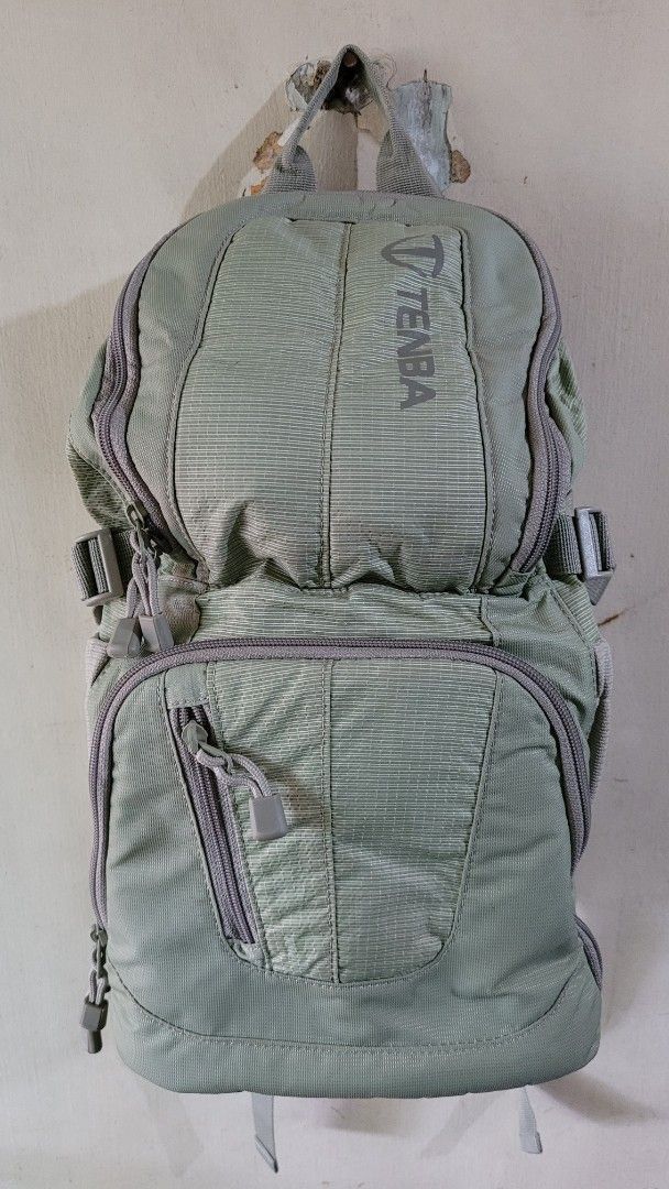 Tenba DNA 8 Messenger Camera Bag (Category: Backpacks) located in Quezon City. Submitted by fabshoppe2001 (Listing ID 1425457012, Image 1). Description: AUTHENTIC TENBA CAMERA BACKPACK.MINSAN LANG GINAMIT NUN NAG TRAVEL.MARAMING COMPARTMENT PANG DSLR CAMERA. MAKAPAL PA ANG MGA PADDINGS HINDI SYA OVER USED. .