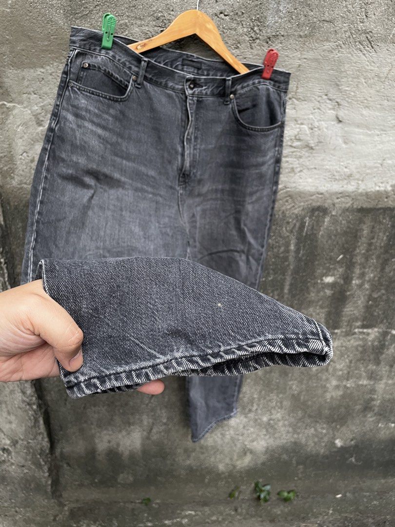 Uniqlo Jeans - Gray (Category: Trousers) located in Makati City. Submitted by christian_g (Listing ID 1425625515, Image 2). Description: Uniqlo Dark Washed Wide Pants •Size: 35-37 Waist •Length: 39 •Leg Width: 13 •Ankle Hole: 9 •Excellent condition •No issue.