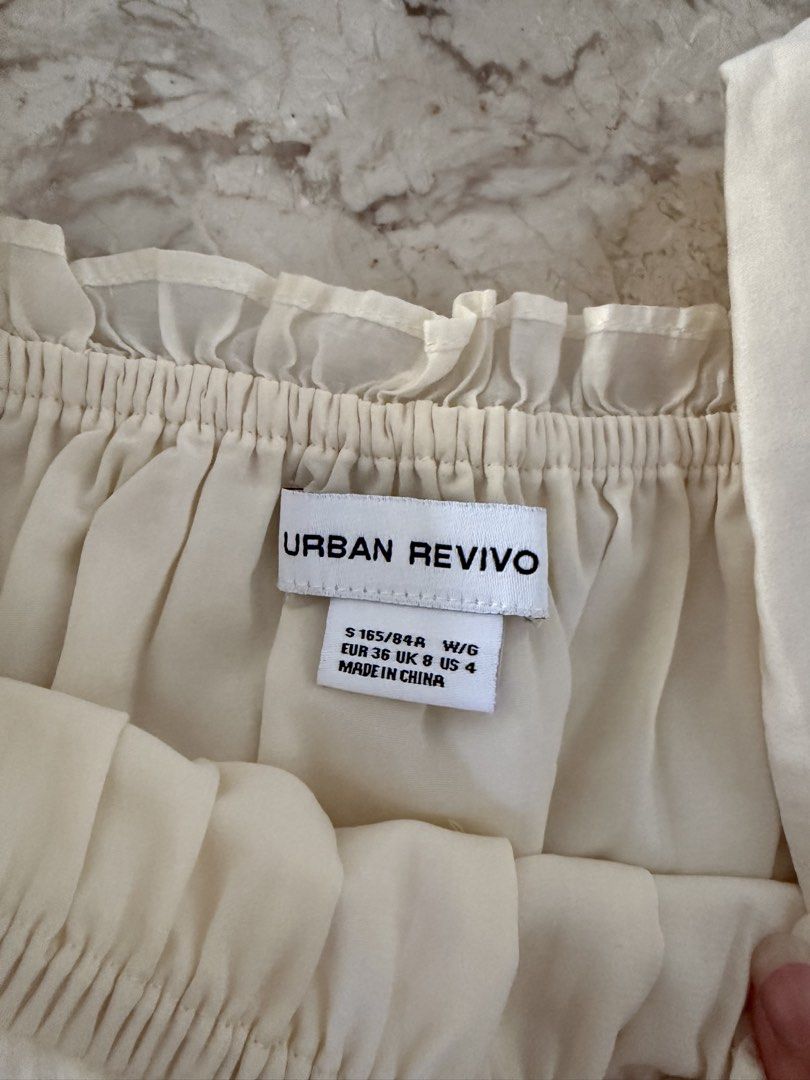 Urban Revivo Square Neck Blouse (Category: Blouses) located in Las Pinas. Submitted by kva13 (Listing ID 1425447142, Image 2). Description: .