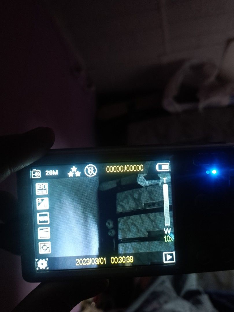 Vetek 1, Digital Camera 4k Ultra HD 44.0 mega pixel (Category: Cameras) located in Manila. Submitted by ciela612 (Listing ID 1425559278, Image 2). Description: Vetek 1, Digital Camera 4k Ultra HD 44.0 mega pixel FORSALE!! NO ISSUE SLIGHT SCRATCHES GIRL OWNER SO MAAYOS KAYA PA BABAAN SA SUREBUYER‼️‼️.
