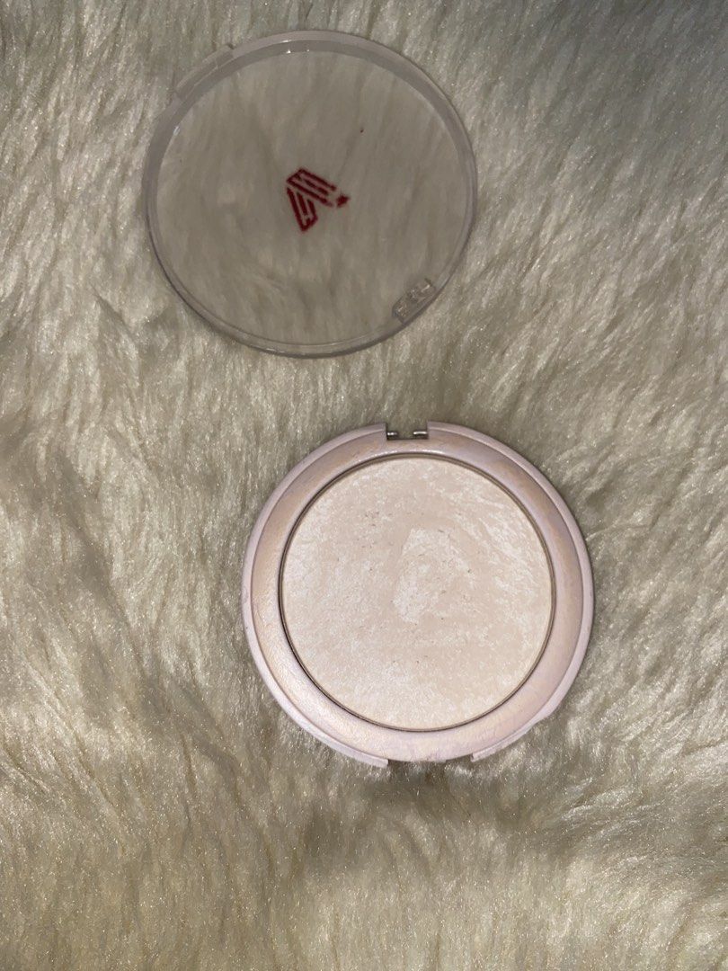 Vice Cosmetics Endlezz Universal Fix Baked Setting Powder (Category: Makeup) located in Caloocan City. Submitted by declutterbycha (Listing ID 1425563848, Image 2). Description: -bought for 445 -use around 5-6 times Honest issue: Nasira iyong takip RFS: Hindi hiyang sa’kin 💰MODE OF PAYMENT: Unionbank, Gotyme, Gcash 📦MODE OF DELIVERY: J & T Express, Grab, Lalamove .