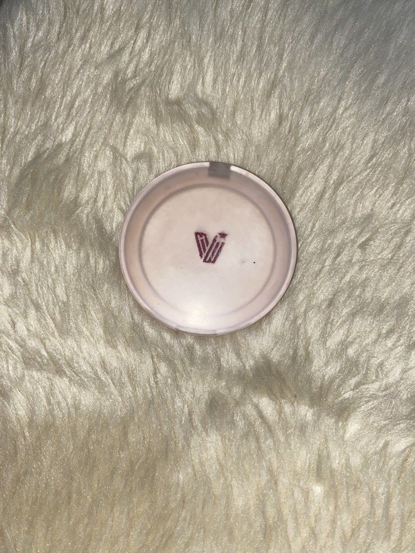 Vice Cosmetics Endlezz Universal Fix Baked Setting Powder (Category: Makeup) located in Caloocan City. Submitted by declutterbycha (Listing ID 1425563848, Image 1). Description: -bought for 445 -use around 5-6 times Honest issue: Nasira iyong takip RFS: Hindi hiyang sa’kin 💰MODE OF PAYMENT: Unionbank, Gotyme, Gcash 📦MODE OF DELIVERY: J & T Express, Grab, Lalamove .